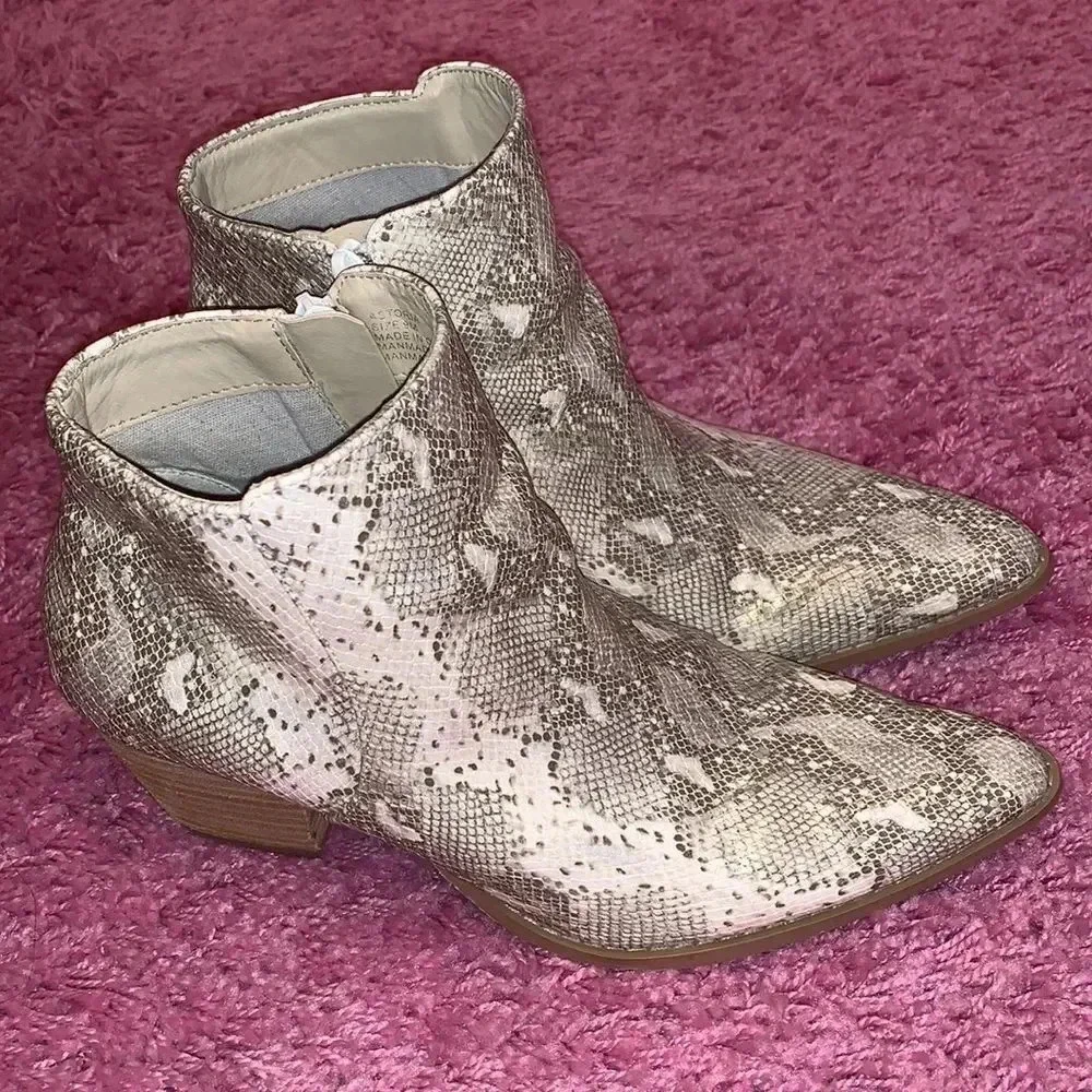 Coconuts by Matisse Snakeskin Booties Size 9